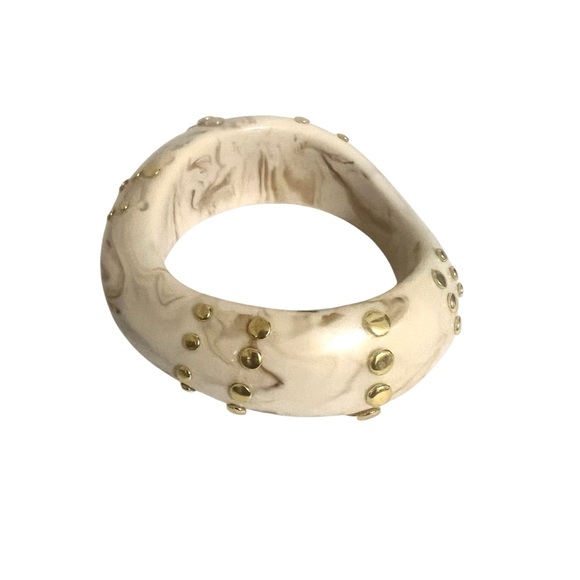 🔥🔥🆕Elegant Cream and Gold Studded Bangle Bracelet - Picture 4 of 4